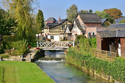 Normandie : ce petit village bucolique et méconnu a inspiré un des plus grands auteurs français !
