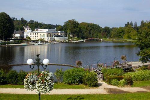 Saviez-vous que la Normandie ne compte qu'une seule station thermale ? Voici la ville où la trouver pour passer un week-end d'automne idyllique entre détente et découverte !