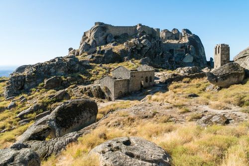 7 châteaux et vestiges empreints d'histoire à voir entre le Portugal et l'Espagne