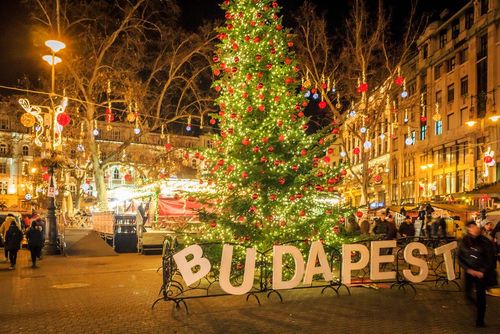 3 marchés de Noël à découvrir dans cette capitale située à 2h30 de la France (l'un d'entre eux a été élu "meilleur marché de Noël d'Europe")