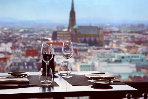 Un repas gastronomique avec une vue à couper le souffle ? Voici nos meilleures idées de restaurants