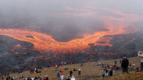 Une éruption volcanique en cours non loin de Reykjavik