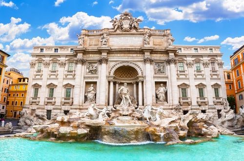 À Rome, la fontaine de Trevi a été remplacée par un bassin disgracieux !