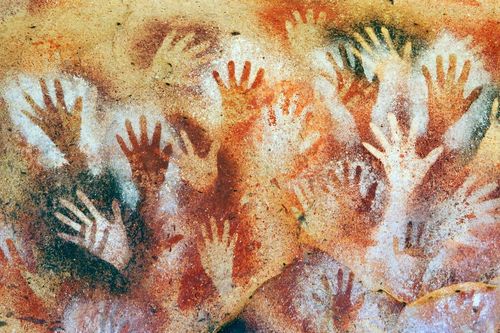 10 grottes impressionnantes qui gardent les traces d'un passé préhistorique à découvrir dans le monde 