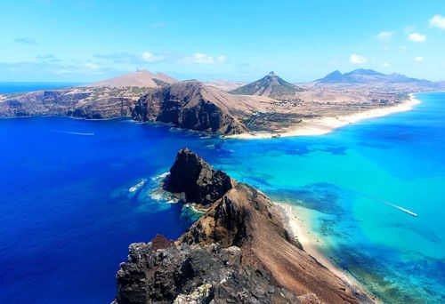 Plage de sable fin, terres multicolores et eaux turquoise :  à la découverte de Porto Santo, le petit paradis méconnu de Madère