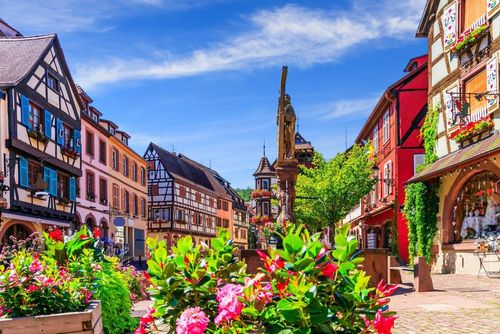 De passage en Alsace, optez pour la route des vins et découvrez des panoramas et des villages  sublimes (l'un d'eux fait même partie des plus beaux de France)