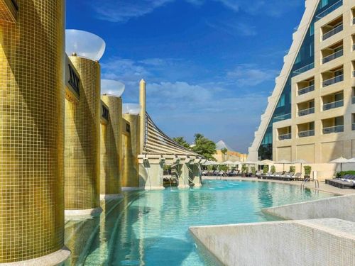 La piscina del Raffles Dubai