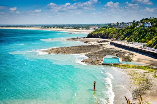 Cette plage située en Normandie a des faux airs de Tahiti ! (Le meilleur spot de baignade pour ce week-end)