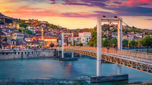 Ce pays d'Europe du Sud encore préservé du tourisme de masse cache une ville-musée inscrite à l'UNESCO !