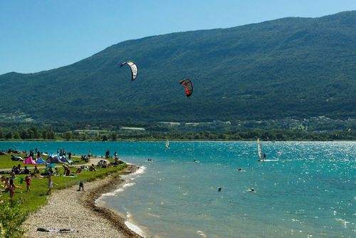 Fuyez les plages bondées cet été ! 5 magnifiques lacs de montagne où se baigner en toute tranquillité