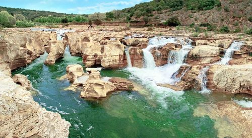 Les chutes du Niagara sont trop loin ? 4 cascades en France qui sont aussi belles