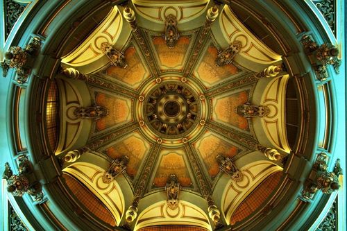 Entdecken Sie den "Circulo de Bellas Artes" (Kreis der Schönen Künste) in Madrid