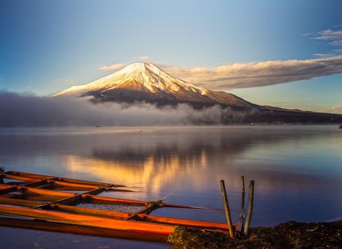 Décision radicale au Japon : excédée par les touristes, cette petite ville va installer une barrière géante pour cacher la vue du Mont Fuji !