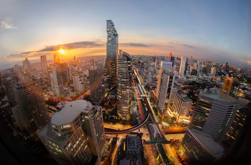 “C’est une dinguerie !” 4 restaurants à plus de 100 mètres de haut pour  profiter d’une vue spectaculaire sur Bangkok