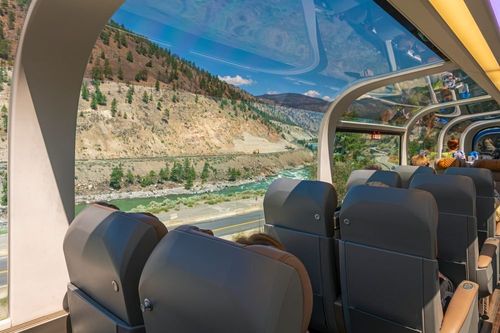 Ce train panoramique au toit en verre fait partie des plus beaux au monde !
