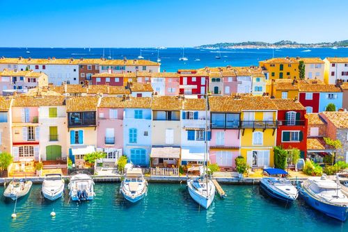 Villages perchés, lacs turquoise et vestiges antiques... Cet été, laissez-vous séduire par ces trésors du Sud de la France