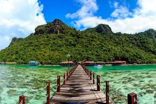 Certains pays ont prévu des lois très étonnantes concernant le tourisme ! (A connaître si vous voyagez dans l'un de ces lieux)