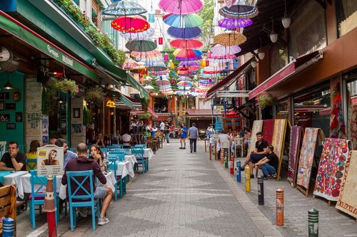 Méconnu des touristes, ce quartier d'Istanbul est l'un des plus stylés ! Pourquoi faut-il (absolument) le visiter ?