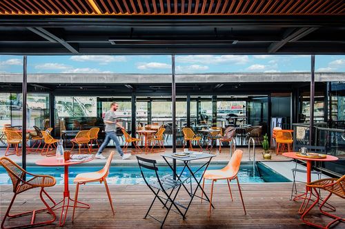 No one has ever thought of it before: discover the first floating hotel bar&restaurant on the Seine in Paris.