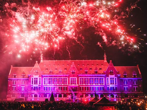 Feu d'artifice, déambulations, spectacles... connaissez-vous ce festival grandiose qui a lieu chaque année en décembre dans cette commune française ?