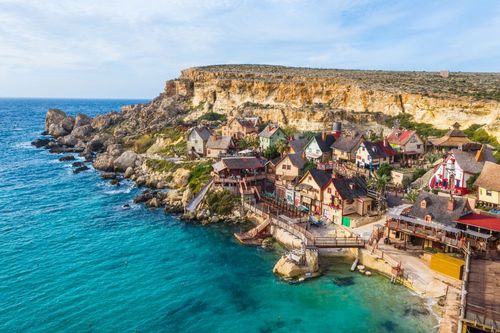 Atypiques, médiévaux ou au creux des montagnes, ces villages méritent d'être visités au moins une fois !