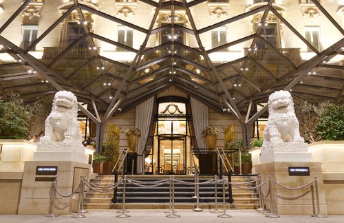 5 palaces parisiens à visiter au moins une fois pour en prendre plein la vue (vous pouvez y prendre un verre ou profiter du restaurant) !