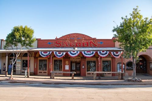 Far west ou époque victorienne ? Découvrez ces destinations qui vous feront voyager dans le temps