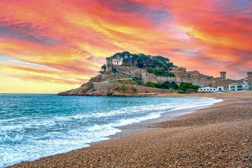 A la frontière entre la France et l'Espagne, les plus beaux villages des Pyrénées et de Catalogne