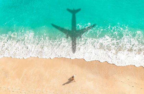Pourquoi faut-il porter de la crème solaire en avion ?