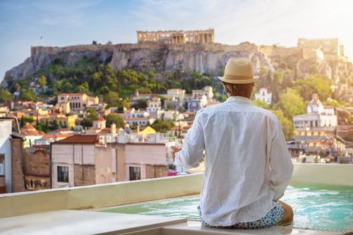 Piscines, lieux climatisés ou parcs ombragés... où se rafraîchir à Athènes en cas de fortes chaleurs ?