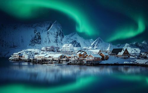 Aurores boréales, monts enneigés et lacs gelés... Où aller pour voir les paysages d'hiver les plus impressionnants ?