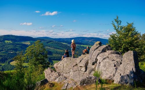 3 balades printanières pour découvrir les paysages majestueux du Morvan à seulement 3h de Paris