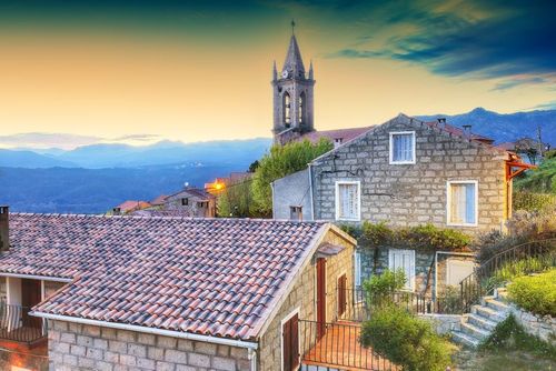 Découvrez l'île de Beauté à travers ces 5 villages authentiques et traditionnels