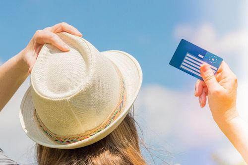A l'étranger, pensez à la carte d'assurance maladie en cas d'accident !