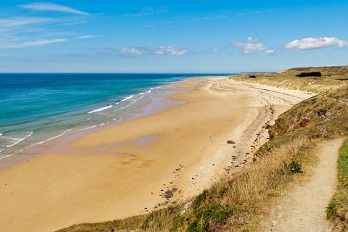 Dem Schauspiel der großen Gezeiten in der Normandie beiwohnen