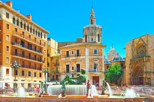 Architecture, marchés et terrasses ensoleillées... Découvrez 3 des plus belles places d'Espagne