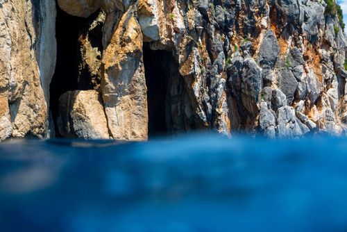 Vos enfants veulent jouer aux corsaires ?  Direction la Grotte des Pirates sur la côte albanaise 