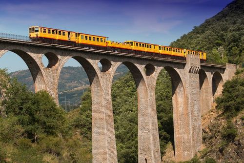 Peu de touristes le savent, mais il est possible de se déplacer dans toute l’Occitanie pour seulement 1 euro (et sans être obligé de prendre la voiture) 