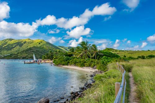 Dans les Caraïbes, ces îles paradisiaques sont voisines mais ne se ressemblent pas. Découvrez leur particularité !