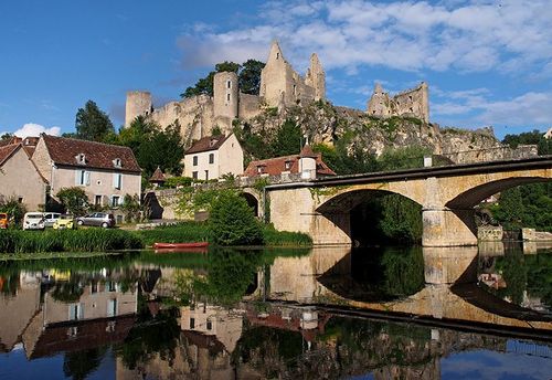 Ce village médiéval situé entre Nantes et Poitiers est l’un des plus beaux de France ! 