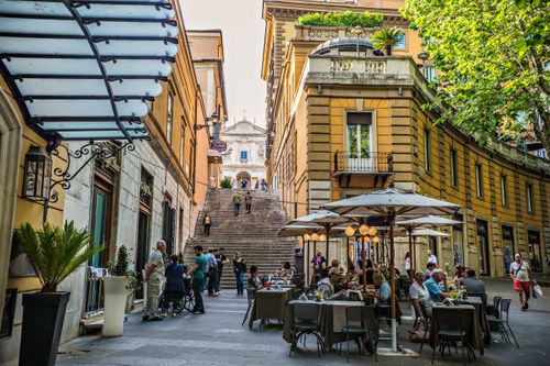 No cappuccino after 10am! The habits you need to know to become a true Roman