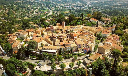  De passage à Cannes ou Antibes cet été, visitez le premier musée français consacré aux artistes femmes !