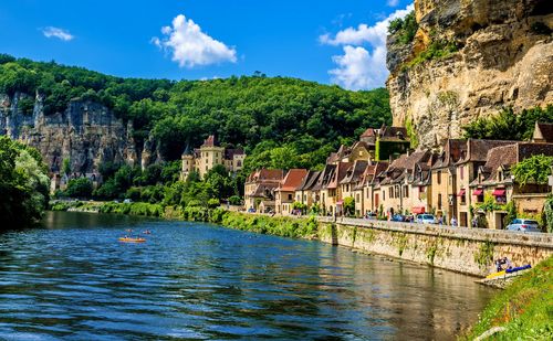 Vous prévoyez des vacances au soleil en Dordogne ? Ne manquez pas de visiter ces villages perchés pour en prendre plein la vue !