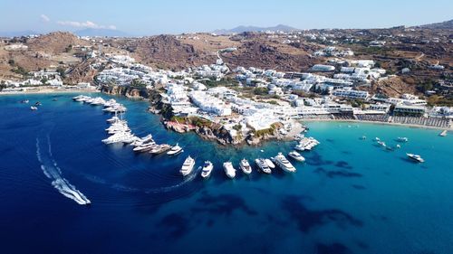 Psarou and Platis Gialos: luxury and idleness in Mykonos