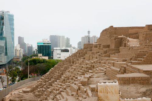 Huaca Pucllana, eine Pyramide im Zentrum von Lima, die viele Geheimnisse birgt (die neueste Entdeckung ist beeindruckend!).