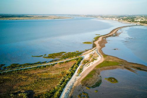 Connaissez-vous la petite sœur (oubliée des touristes) des îles de Ré et d'Oléron ? Et on ne parle pas de l'île d'Aix !