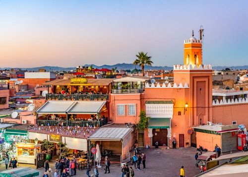 Cœur battant de Marrakech, cette place classée à l’UNESCO regorge de trésors et de bonnes adresses ! Voici ce qu'il ne faut pas manquer 
