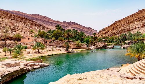Connaissez-vous cette oasis cachée entre les montagnes et le désert ? La merveille insoupçonnée d'Oman