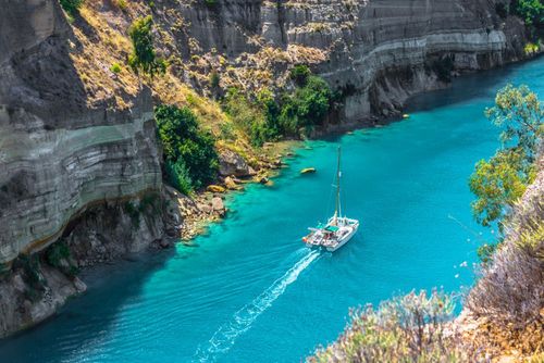 Cités antiques, île, plage... 6 lieux incontournables à visiter dans le Péloponnèse en Grèce !