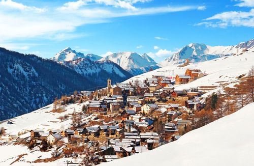 Le saviez-vous ? Ce village de montagne est le plus haut d’Europe (et aussi l'un des plus ensoleillés !) 